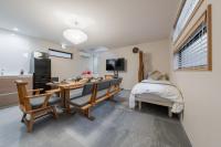 徹 京都駅近く グループ利用に最適な一軒家 ベッド9台 お風呂2台トイレ3台 - Chambres d’hôtes Kyōto