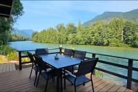 North Cascades Riverhouse retreat - hot tub, sauna - B&B Marblemount