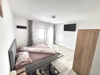 Deluxe Room (2 Adults + 1 Child)