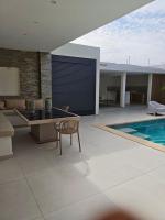 Magnifique villa moderne avec jardin et piscine privée - B&B Ngaparou
