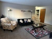 One Bedroom Main floor Apartment - Chambres d’hôtes Camrose