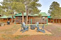 Hike, Fish and Enjoy Pond On-Site Bison Ranch Cabin - Chambres d’hôtes Overgaard