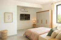 Private Luxury Escape with Pool Perfect for Couples & Small Families - Ferienwohnung Batimarais