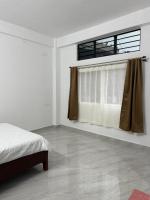 Tinhenric's Modern 3BHK Near Bhutan Gate - B&B Jaigaon