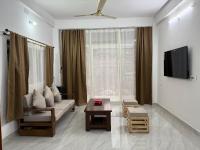 Tinhenric's Modern 3BHK Near Bhutan Gate - B&B Jaigaon
