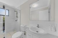 Mango Hill 3 Bedroom Family Accommodation - Bed and Breakfast North Lakes