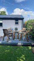 2 bedroom modern cabin near snowdonia national park - Chambres d'hôtes Llanwnda