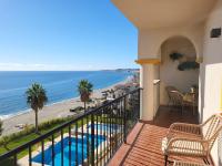 Elegant Sea View Apartment Near Beach & Train - B&B Benalmádena