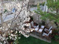 Near the Airport & near the Metro and Suburban station"PEANIA-KANTZA" - Ferienwohnung Leondárion