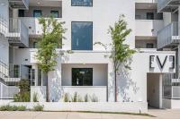 Upscale Riverview Condo with Garage plus Walk to Downtown - B&B Nashville
