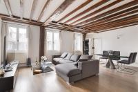 Chic 2BR Near Madeleine & Concorde - B&B París