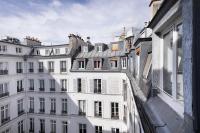 Chic 2BR Near Madeleine & Concorde - B&B París