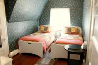 Twin Room with Shared Bathroom #12