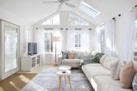 Spacious Home by Beach Dog Welcome - Bed and Breakfast Brewster