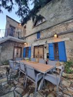 A historic STONE VILLA with private garden, terrace and private pool just for you - B&B Klírou