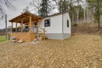 Stout Cabin with Fire Pit 1 Mi to Ohio River! - Chambres d’hôtes Stout