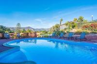 Mountains Views with Pool & Basketball, Relax & Play! - B&B Escondido