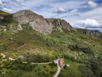 Casa de la luz-Finca la sierra Alojamiento de 4 estrellas completo en el corazón del Geoparque de 6 a 12 personas - Chambres d'hôtes Berzocana