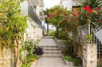 Seaside Family Haven - Avia's Spacious Getaway - B&B Abia