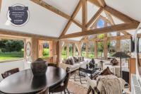 Hiron's Piece and Honeysuckle Cottage - with Hot Tub - Ferienwohnung Weston Subedge