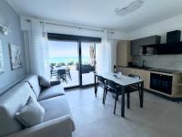 Appartamento con 2 Camere da Letto, Terrazza e Vista Mare