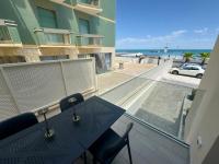 Appartamento con 2 Camere da Letto, Balcone e Vista mare