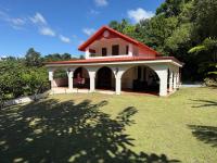 Escape to a Mountain Hideaway w- Jacuzzi & Scenic Views in Cayey - B&B Cayey