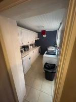 The Lagan Pad - 4-Bed Home with Free Parking Sleeps 9 - Chambres d'hôtes Belfast