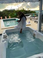 Secluded Escape, Ocean Views, Plunge Pool and Hot Tub, Overlooking Scenic Turquoise Waters - B&B Providenciales
