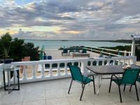 Secluded Escape, Ocean Views, Plunge Pool and Hot Tub, Overlooking Scenic Turquoise Waters - B&B Provo
