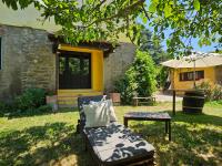 Apartment with Pool View 