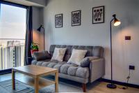 Country Club 1BR KingSize Bed with Air Conditioner & Amazing Views - Chambres d'hôtes Guadalajara