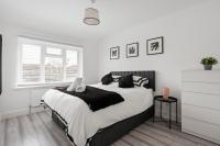 5 Min to Heathrow Airport - Spacious 5BR Sleeps 10 - B&B Cranford