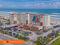 Renovated Beachfront Studio, New Kitchen, Pool - B&B Daytona Beach