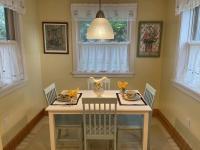 Restored 1850's Farmhouse - Classic Red Barn w Hot Tub - Seneca & Keuka Wine Trails - Pets OK - Chambres d'hôtes Penn Yan