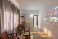 Zimmer mit Kingsize-Bett und Bergblick