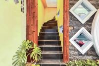 RedDoorz at Ingan Cio Homestay Berastagi - B&B Berastagi