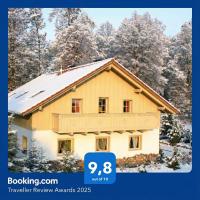 Tyrolska Zagroda - apartament 50m2 z własnym balkonem lub tarasem, blisko sklep, dobry dojazd, duży parking, PKP 15min, PKS 5min - B&B Karpacz