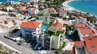 Luxury Apartment Nala with shared pool - B&B Sevid