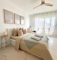 Sea View Studio with Balcony, Near Italy & Monaco - B&B Menton