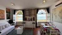 Apartamento con jardín a 11 metros de la playa. B3. - B&B Palamós