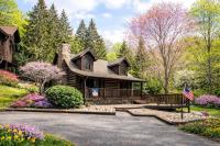 Smoky Mountain Retreat with Game Room Firepit - Bed and Breakfast Sevierville