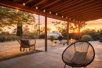 Skyview Stargazing Retreat with Hot Tub - Ferienwohnung Yucca Valley