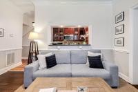 Charming Historic Condo with Pool - B&B Savannah