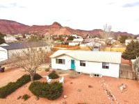 Sandstone Gazing big backyard Sleeps 10 - Bed and Breakfast Kanab