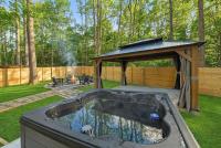 Rooftop - Hot Tub - Fenced Yard - New Construction - Chambres d'hôtes Gatlinburg