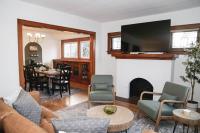 Mins to State Fair & AmFam Field |Sleeps 12|4BR + Parking - B&B Milwaukee
