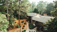 Three Little Pines Condo 2BD 2BA with Seasonal Pool Close to Village and Pinehurst Resort - Chambres d'hôtes Pinehurst
