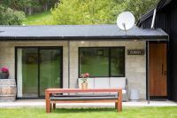 Coronet Peak View, 3BR Home with Hot Tub & Garden - B&B Arrowtown