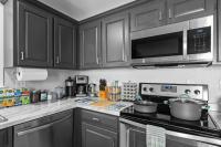 New Spacious Renovated Townhouse - Bed and Breakfast Spring Hill